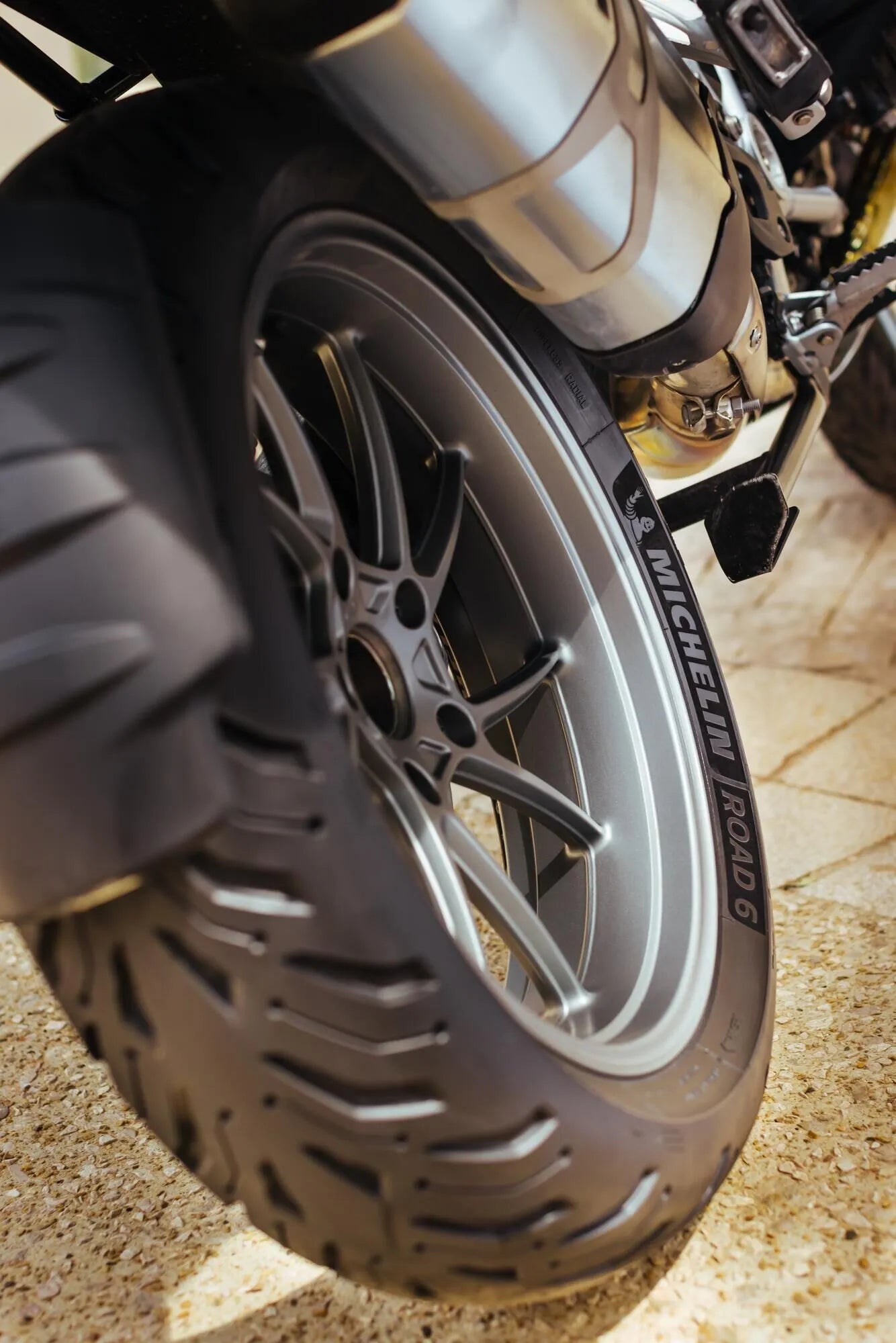 ROAD 6 150/60 ZR 17 M/C 66W R TL