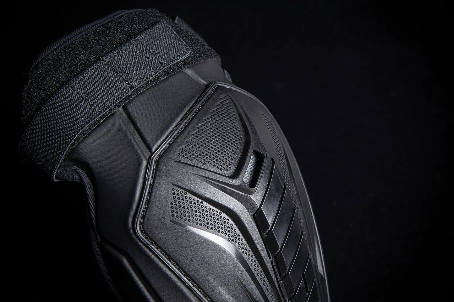 ELBOW FIELD ARMR3 BK S/M
